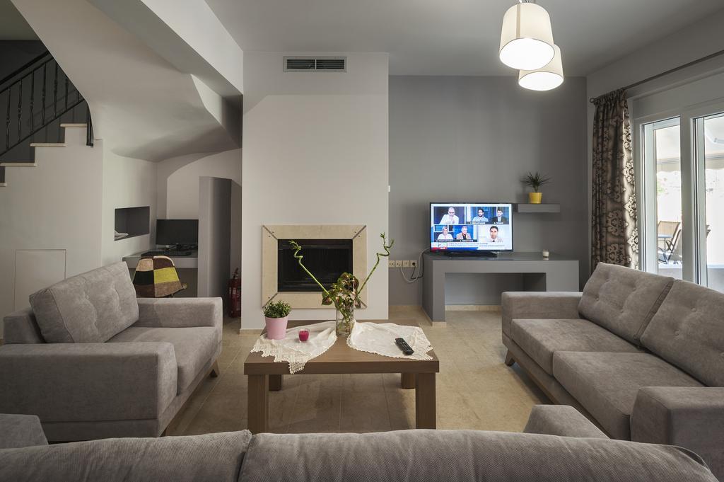 4 Seasons Villas Plataria Room photo